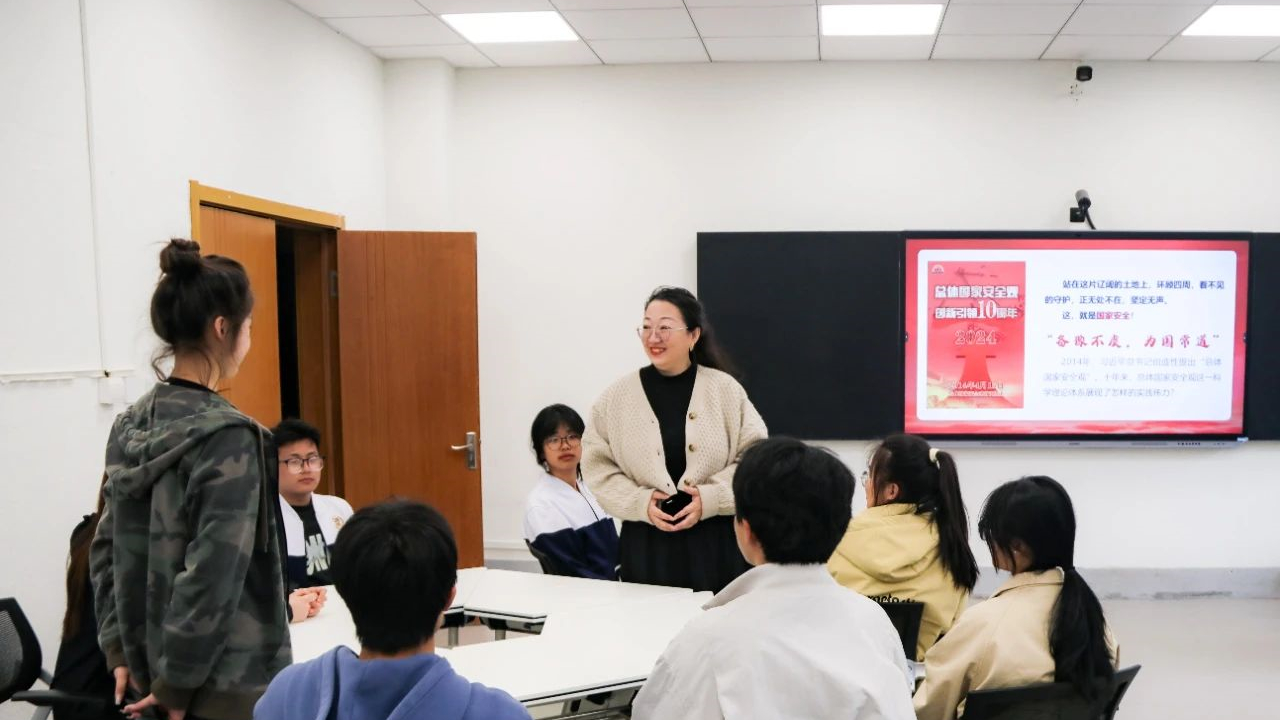 【师德榜样】回娜:以匠心铸魂育人 用初心书写华章