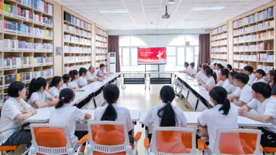 党委书记张伟为学生讲授 “铸牢中华民族共同体意识”思政课