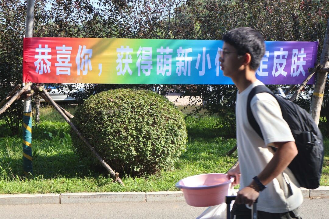 终于等到你，2025级萌新“小何”！