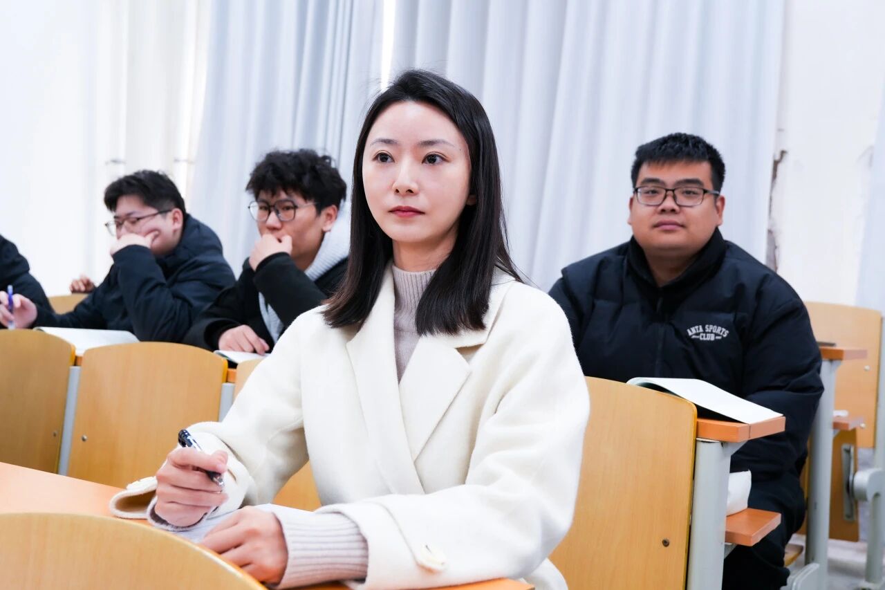 深耕课堂守初心，凝心聚力启新篇丨新学期首日，校领导带队深入教学一线共听“开学第一课”