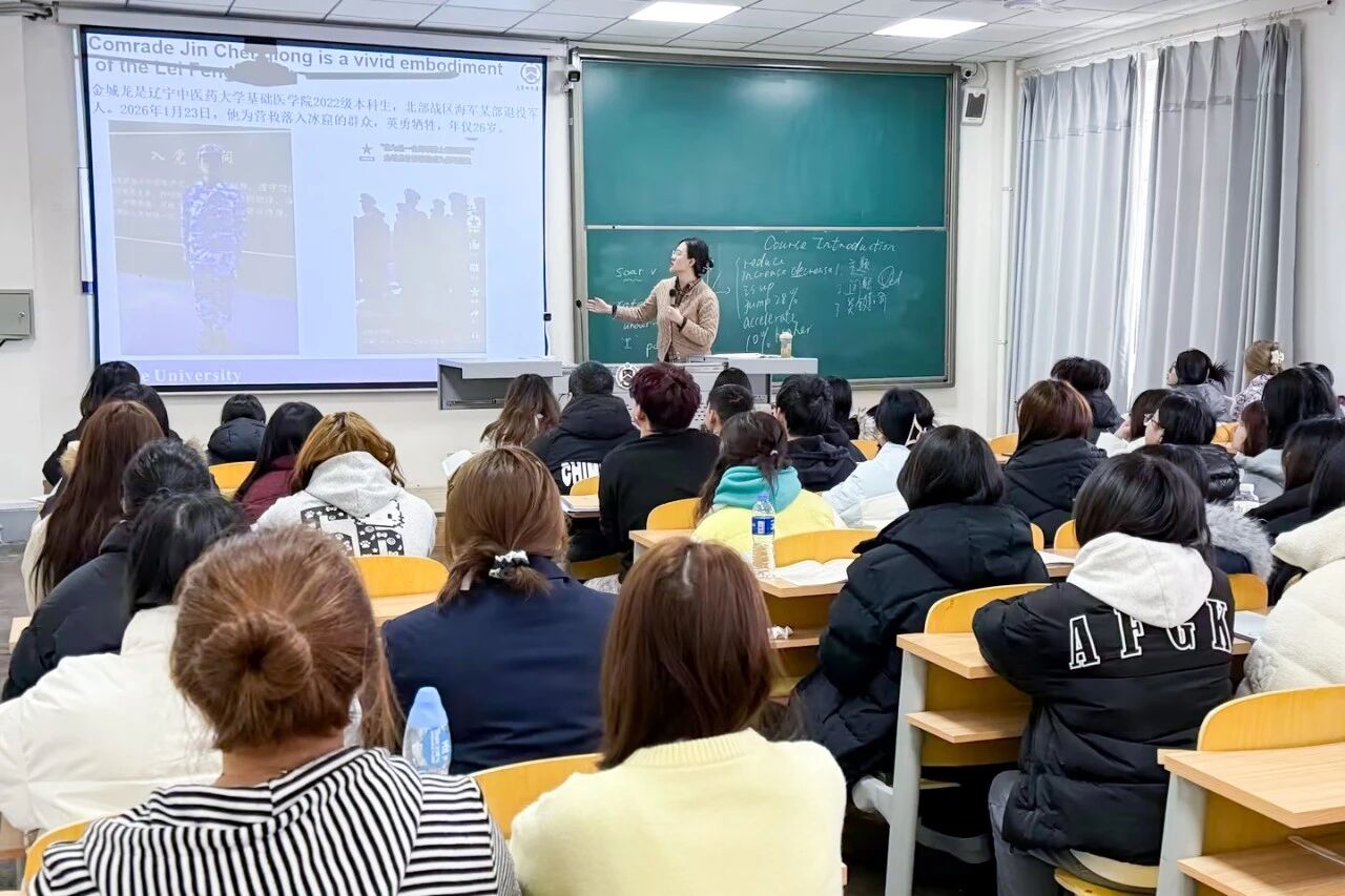 从课堂到社区  从笔尖到心间 ——我校以“大思政课”建设理念推动学雷锋活动走深走实