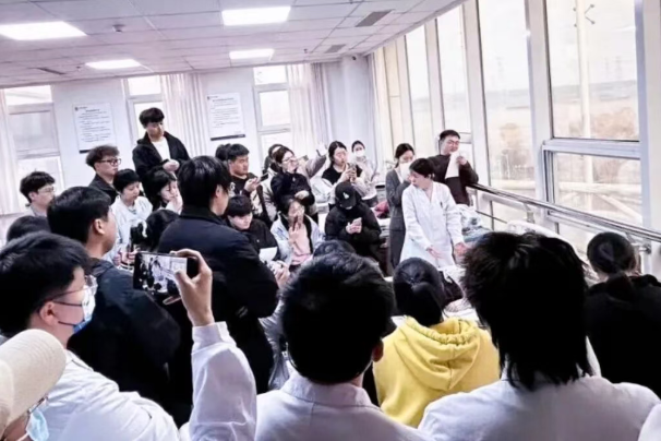 从“有形”到“有效”：辽宁何氏医学院探索“一学院一品牌”党建新路径