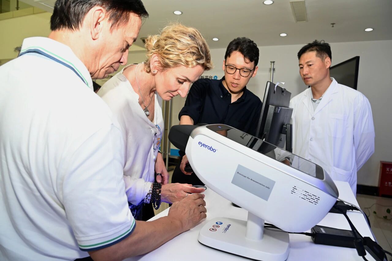 国际知名专家受聘辽宁何氏医学院，共筑长寿医学创新高地